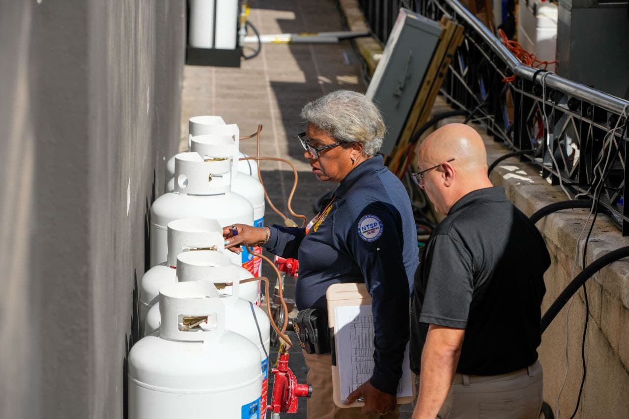 NTSP inspecciona líneas de gas en quioscos previo a las Fiestas de la Calle San Sebastián