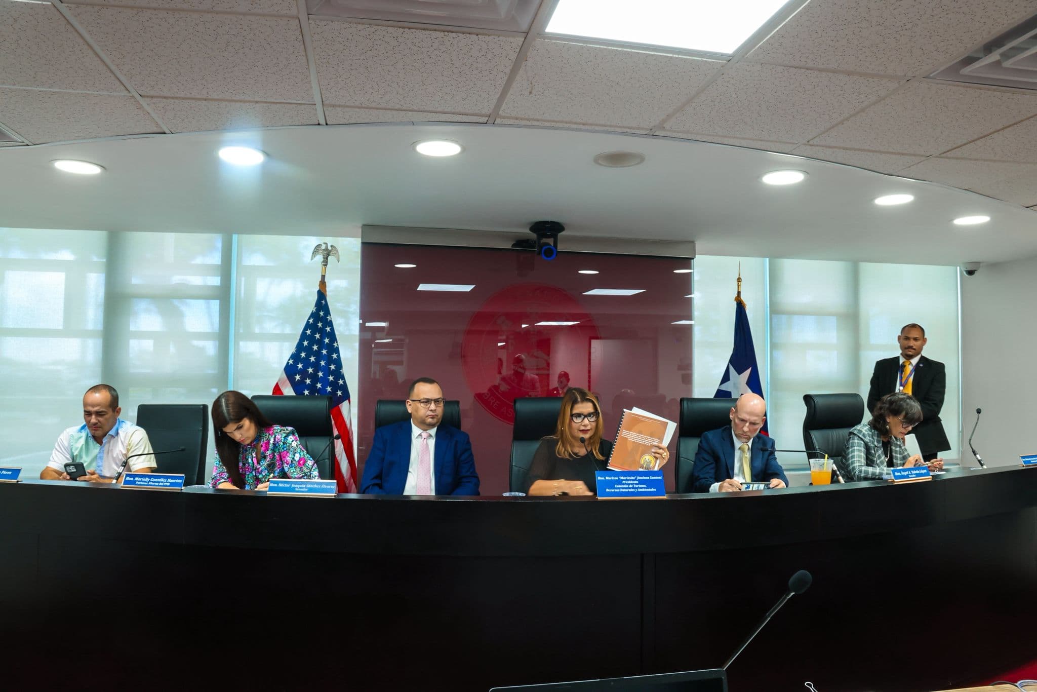 Comparece oficial examinador del DRNA ante el Senado tras ultimátum del tribunal por caso del vertedero de Carolina