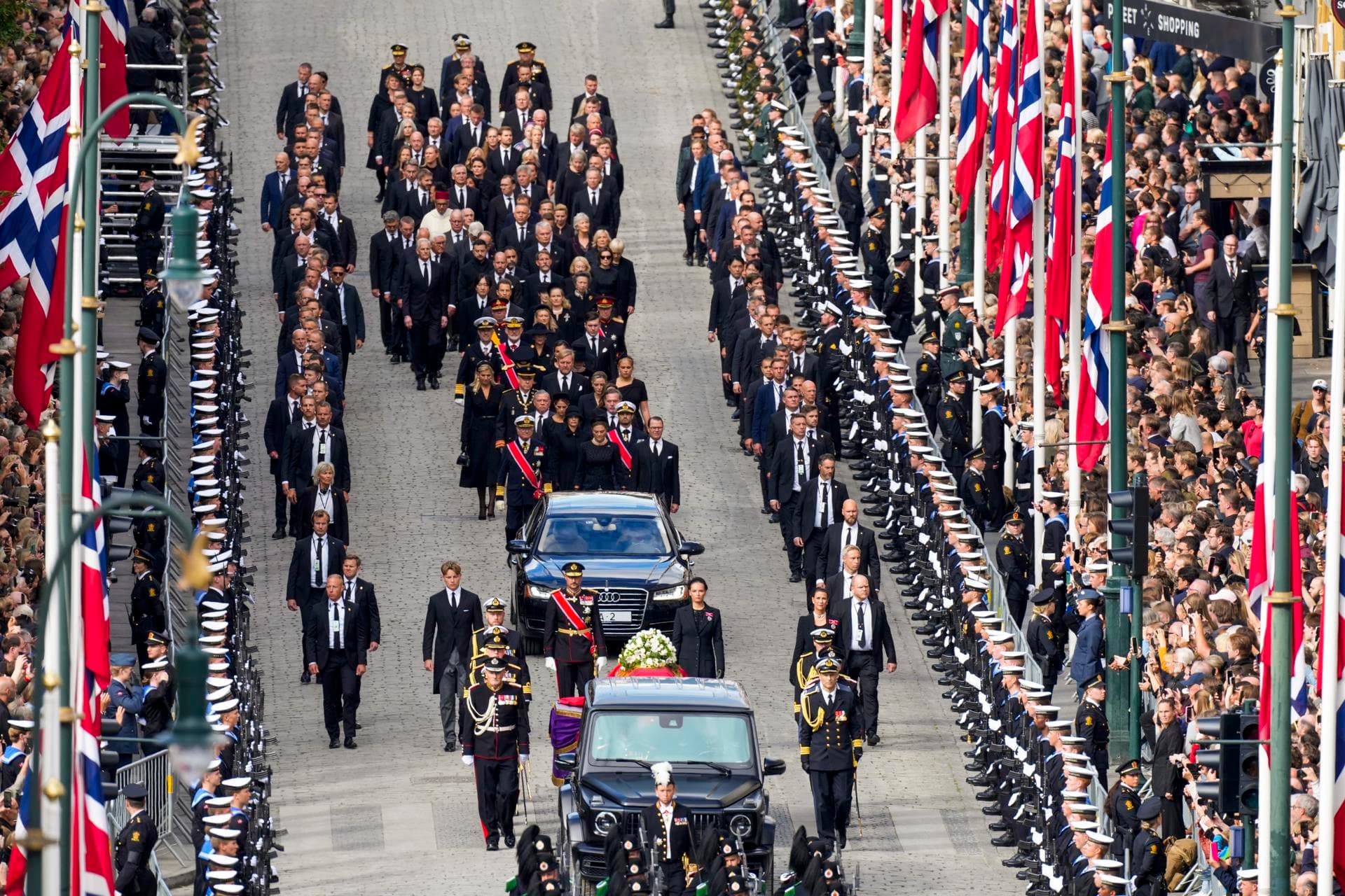 Noruega da el último adiós al rey Harald y da la bienvenida al nuevo monarca Haakon VIII