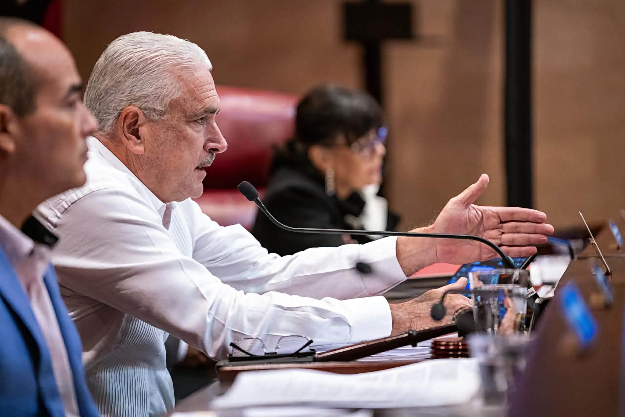Rivera Schatz respalda a Pesquera para presidir la Junta de la AAA