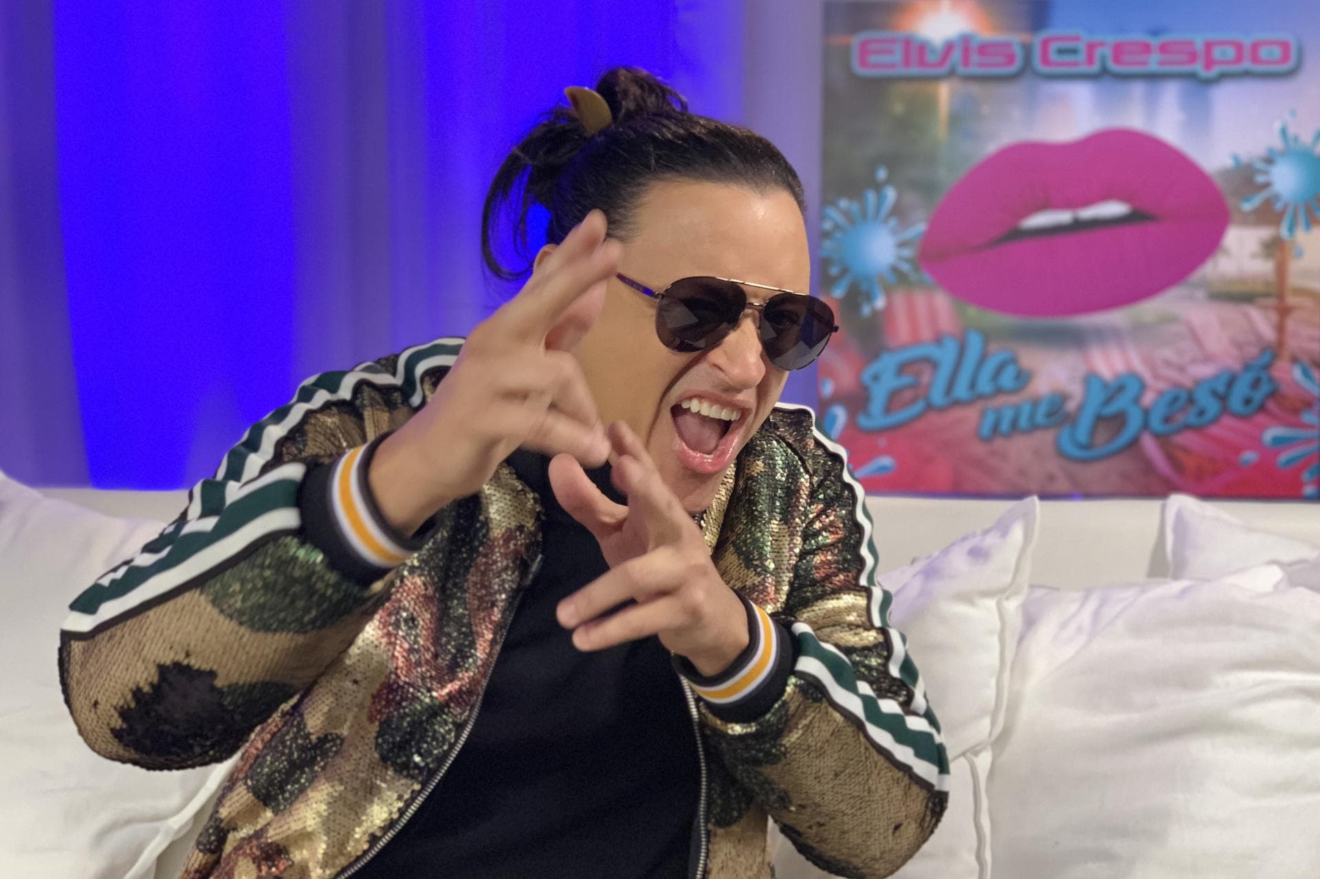 Elvis Crespo sana con música y cocina