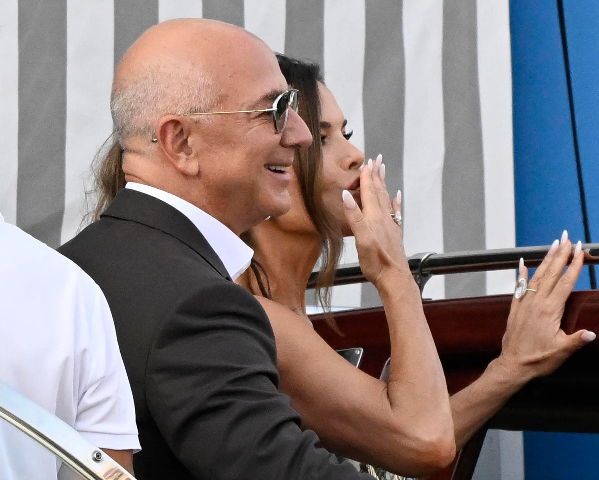 Jeff Bezos y Lauren Sánchez se dan el "sí, quiero”