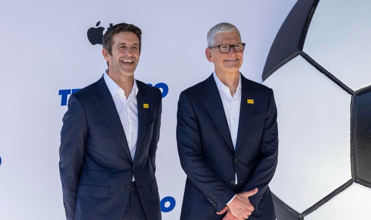 John Ternus sucede mañana a Tim Cook al frente de Apple para liderar la era de la IA