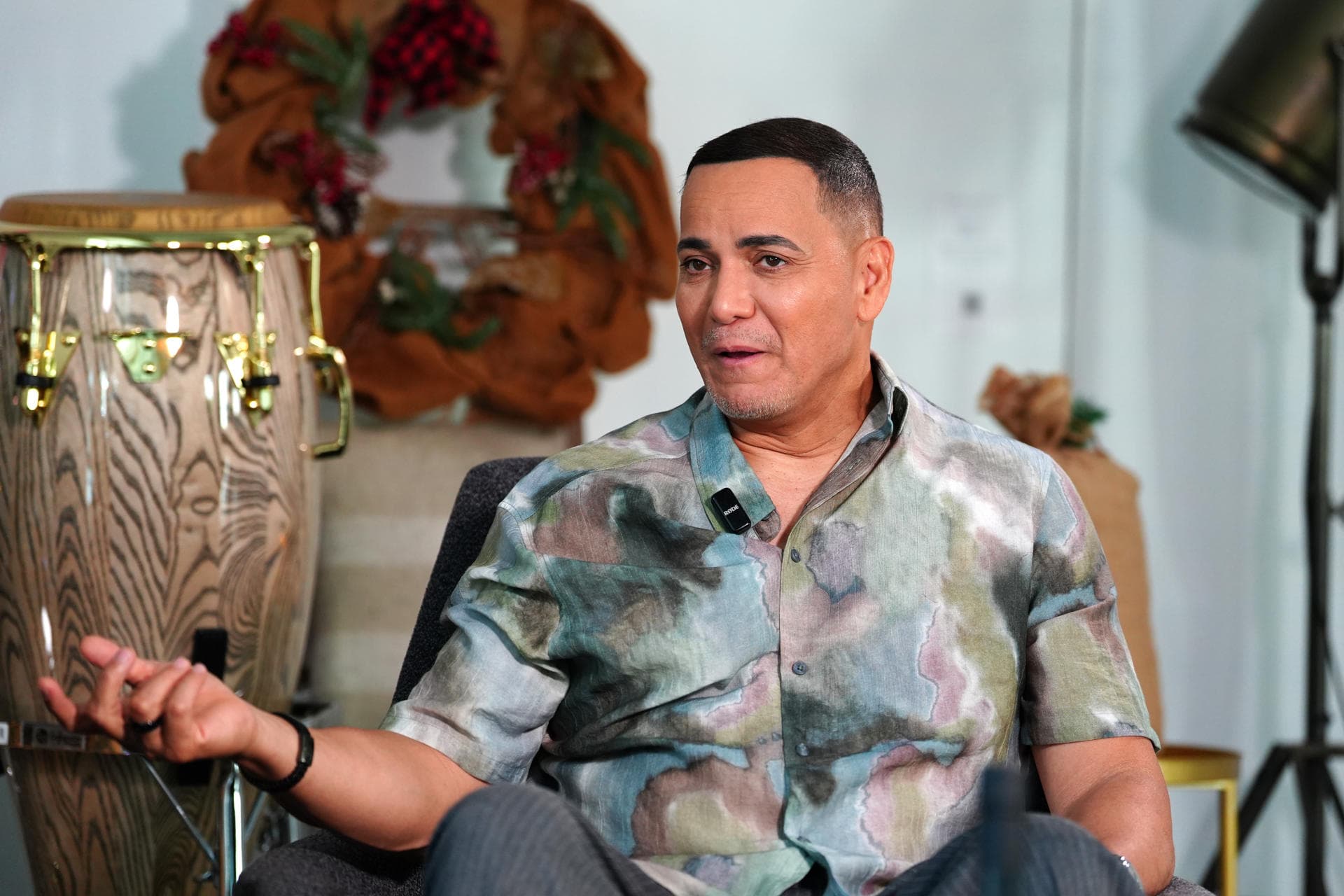 Víctor Manuelle reúne a sus amigos en álbum navideño que celebra a Puerto Rico