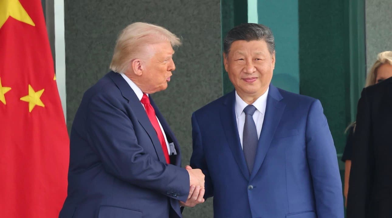 Trump dice que China ha acordado no mandar armas a Irán y presume de poder militar