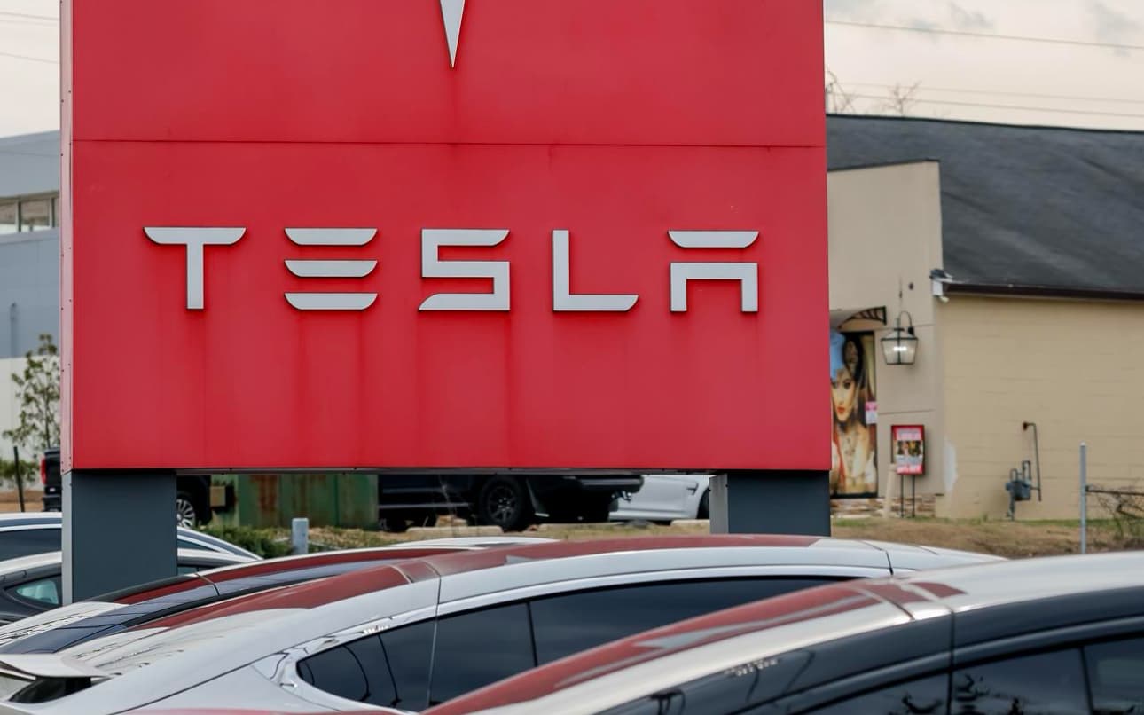 Investigan a Tesla por el funcionamiento del sistema FSD