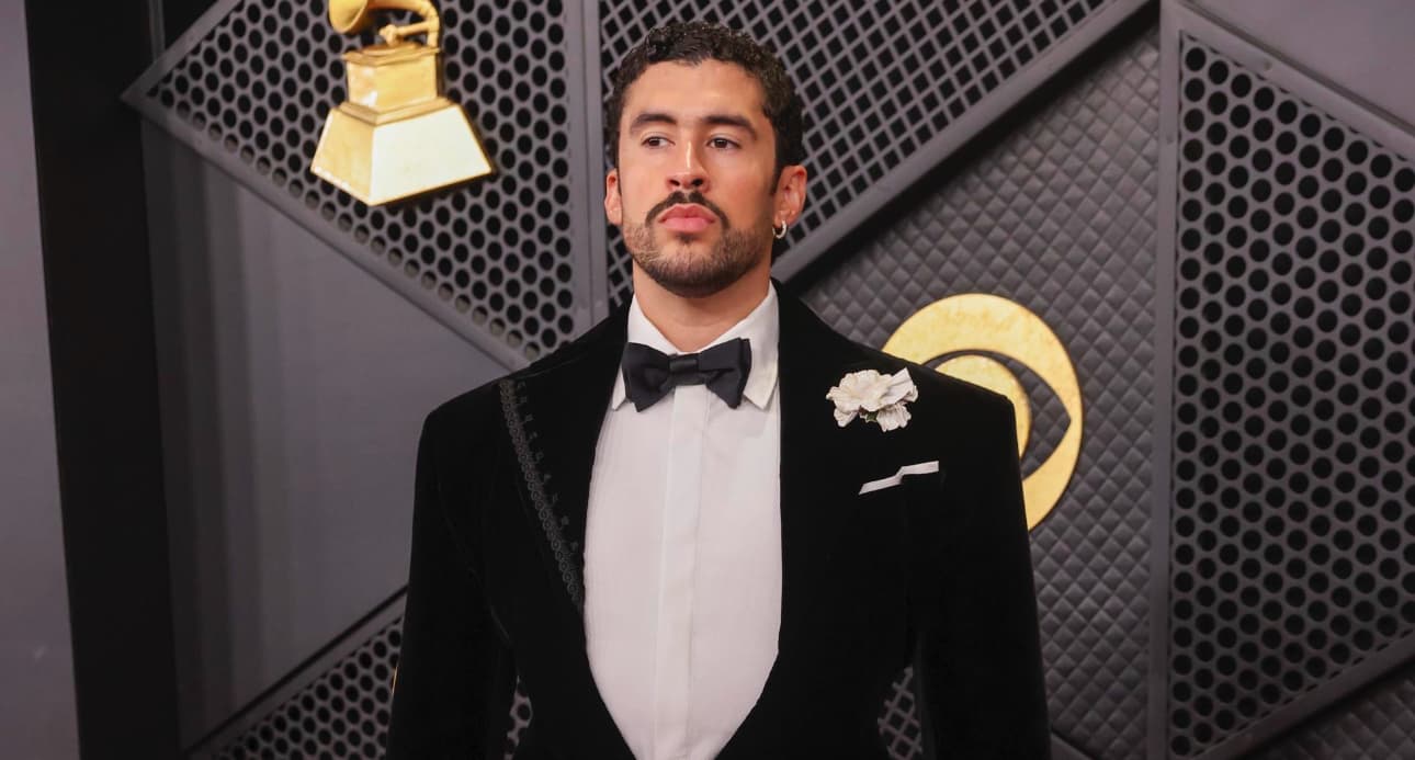 Bad Bunny encabeza la lista de Apple en China con una canción en español