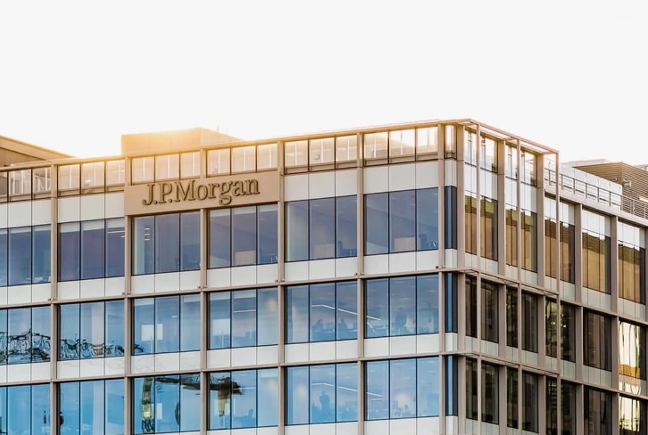 JPMorgan eleva su plan de inversión en sectores clave de EE.UU.