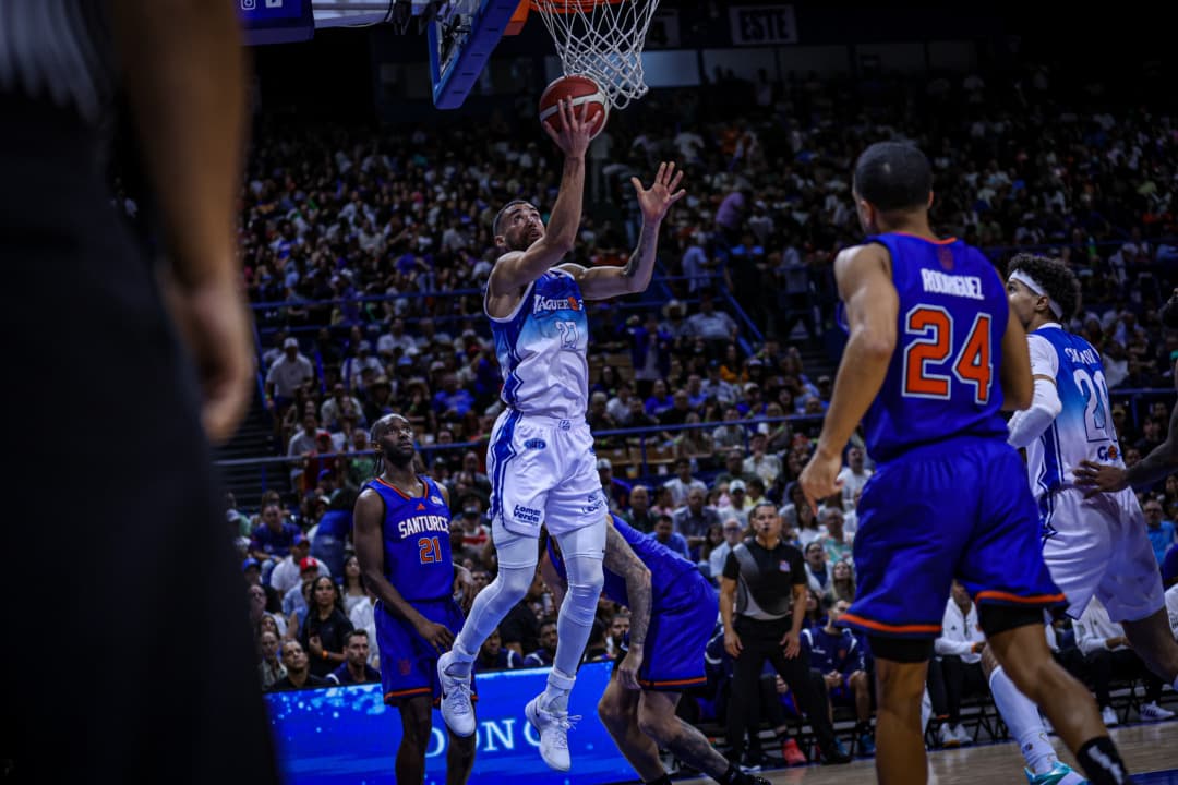 Vaqueros dominan de principio a fin a los Cangrejeros