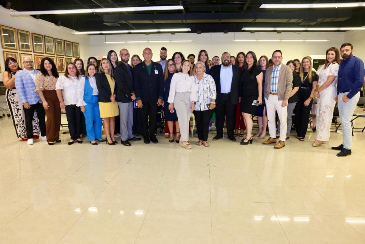 Educación otorga estatus permanente a sobre 80 trabajadores sociales de Educación Especial
