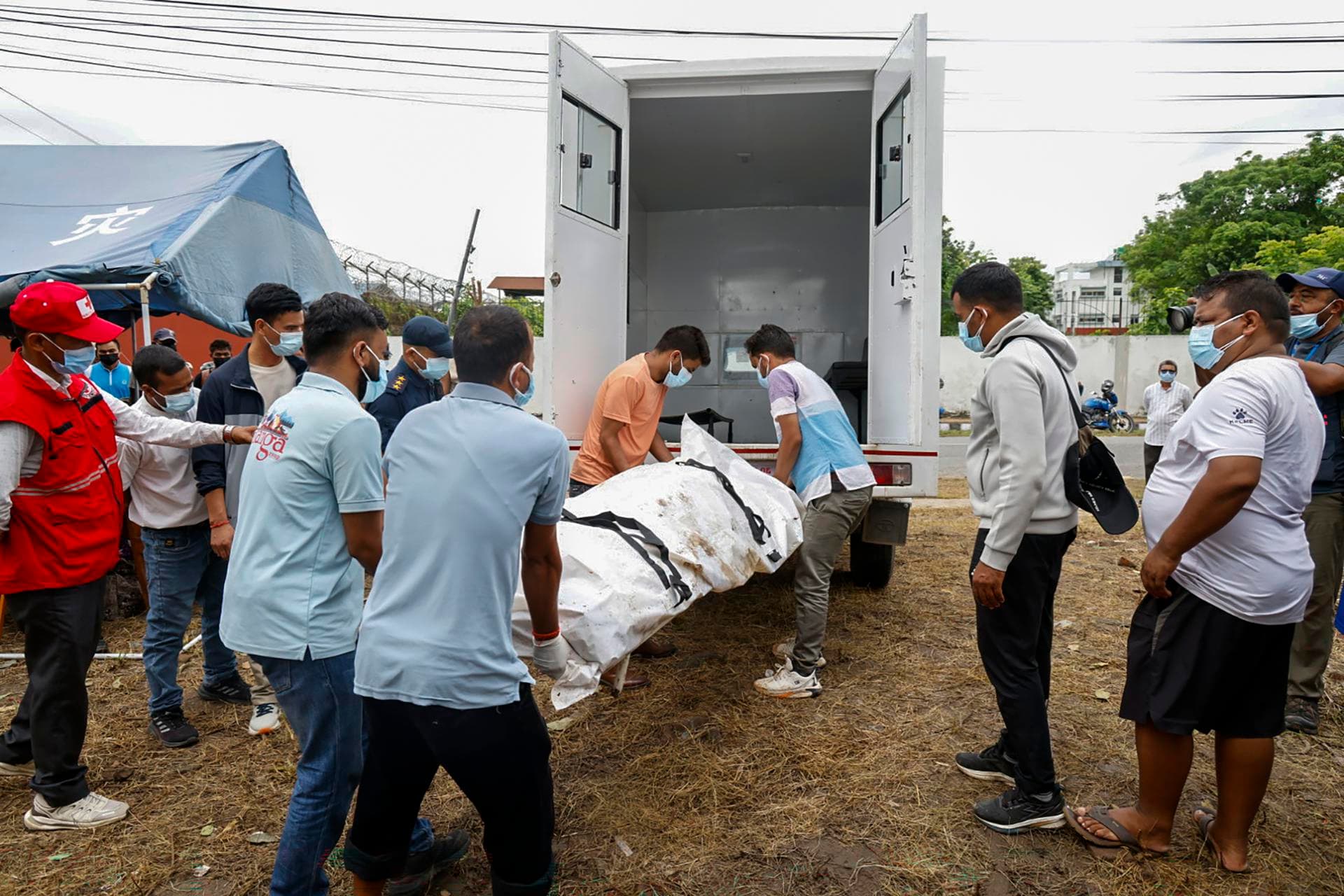 Nepal eleva a 903 los muertos y a 4,247 los desaparecidos por la violenta riada