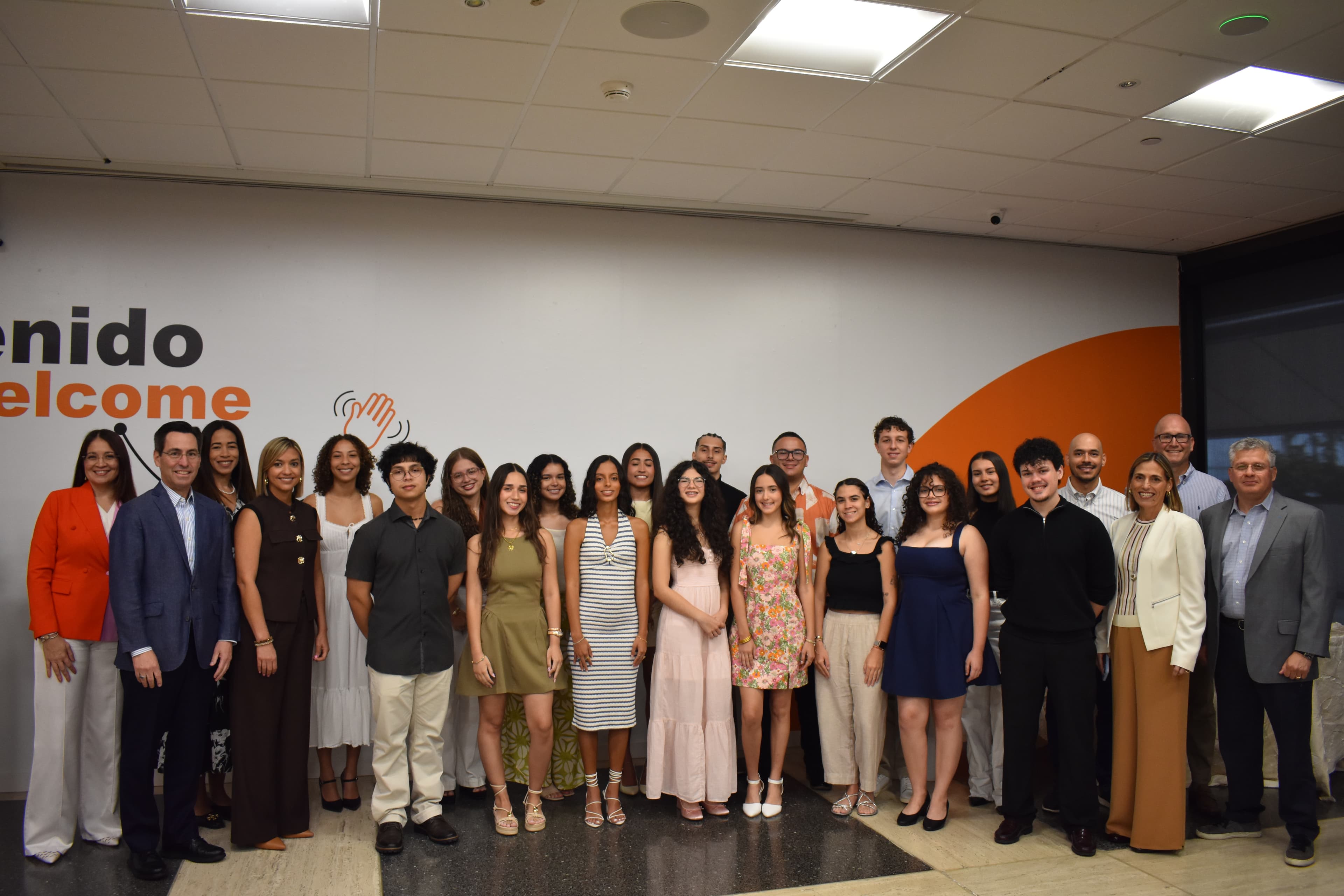 Oriental reconoce a 18 estudiantes universitarios en la duodécima edición de su Programa de Becas