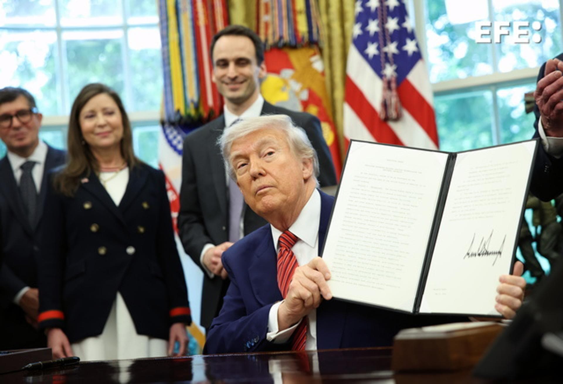 Trump firma órdenes ejecutivas para impulsar energía nuclear