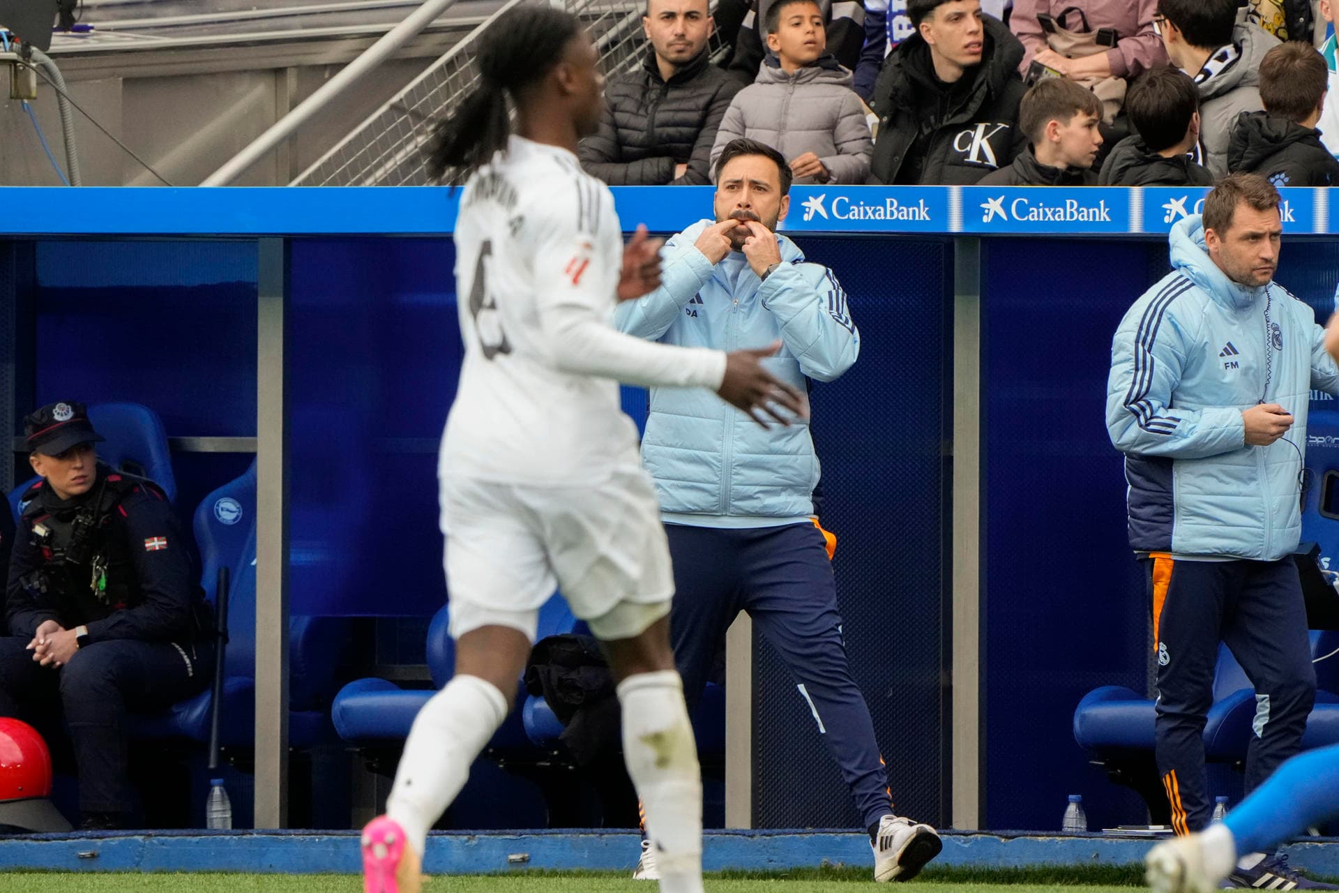 El Real Madrid gana en Vitoria pero pierde a Mbappé