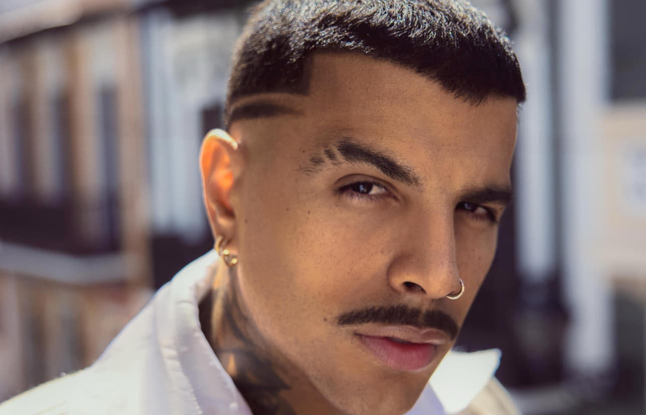 Rauw Alejandro debutará como actor en la película de Guy Ritchie 'Viva La Madness'