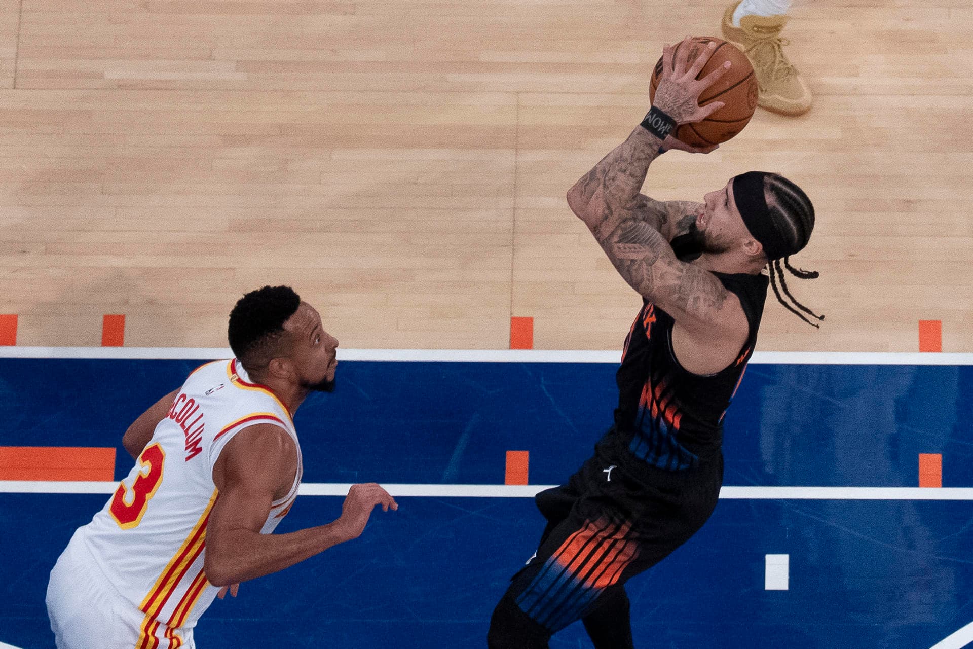 Los Knicks aplastan a los Hawks y vuelven a liderar la serie 3-2