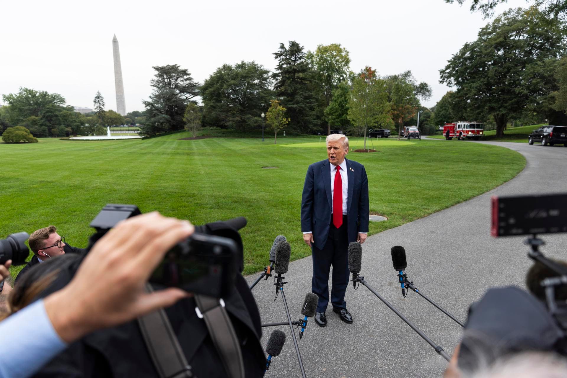 Trump insta a convertir "ciudades peligrosas" de EEUU en campos de entrenamiento militar