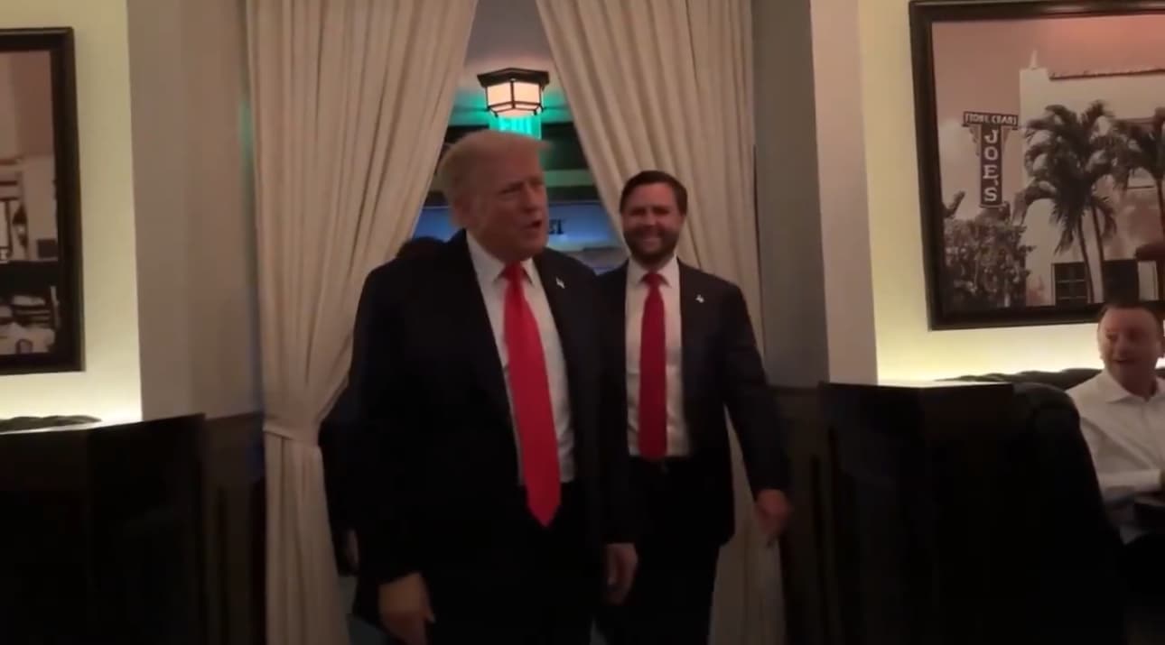 Trump sale a cenar y jugar billar para promover la “toma” de DC