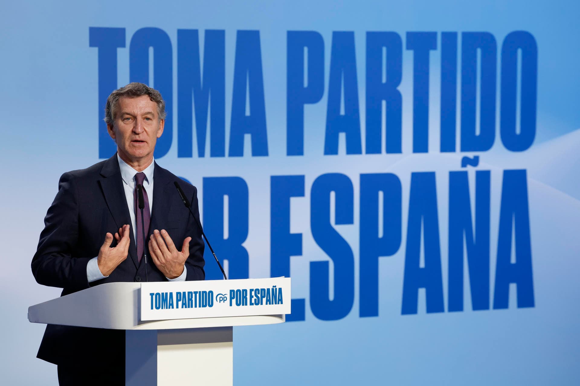 Feijóo pide endurecer medidas para que migrantes tengan nacionalidad española