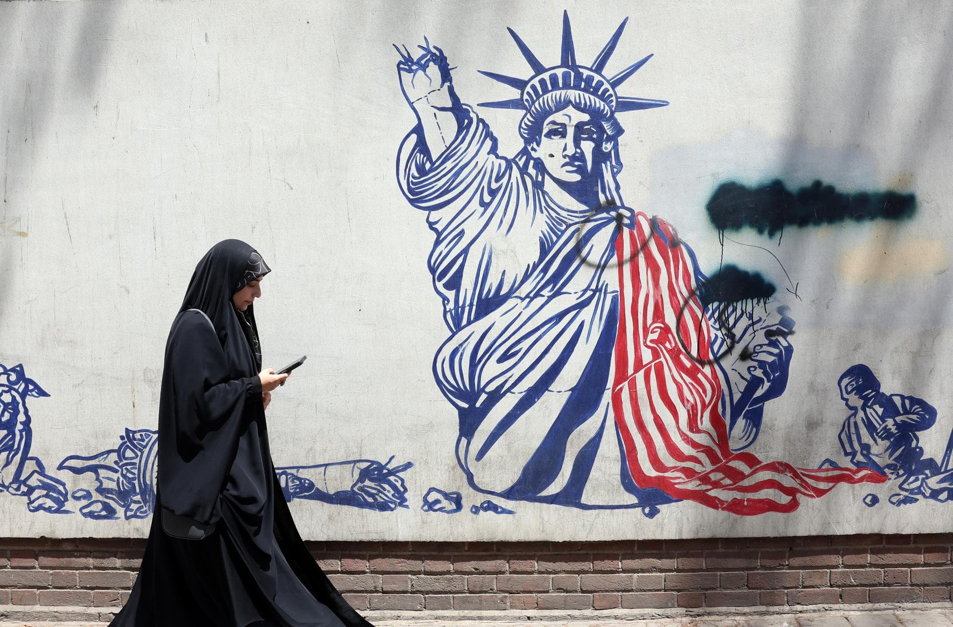Irán extiende sus ataques a bases militares de EE.UU en más países de Oriente Medio