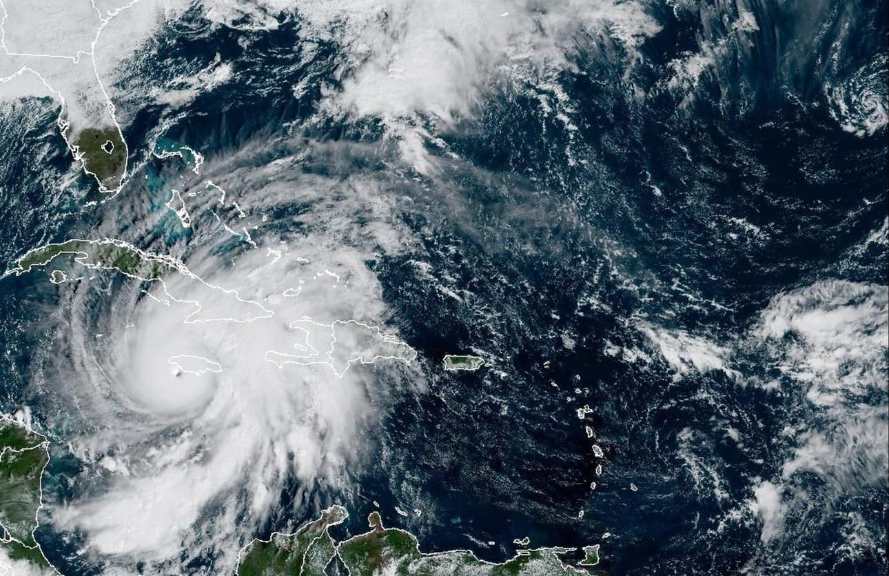 El huracán Melissa toca tierra en Jamaica con categoría 5