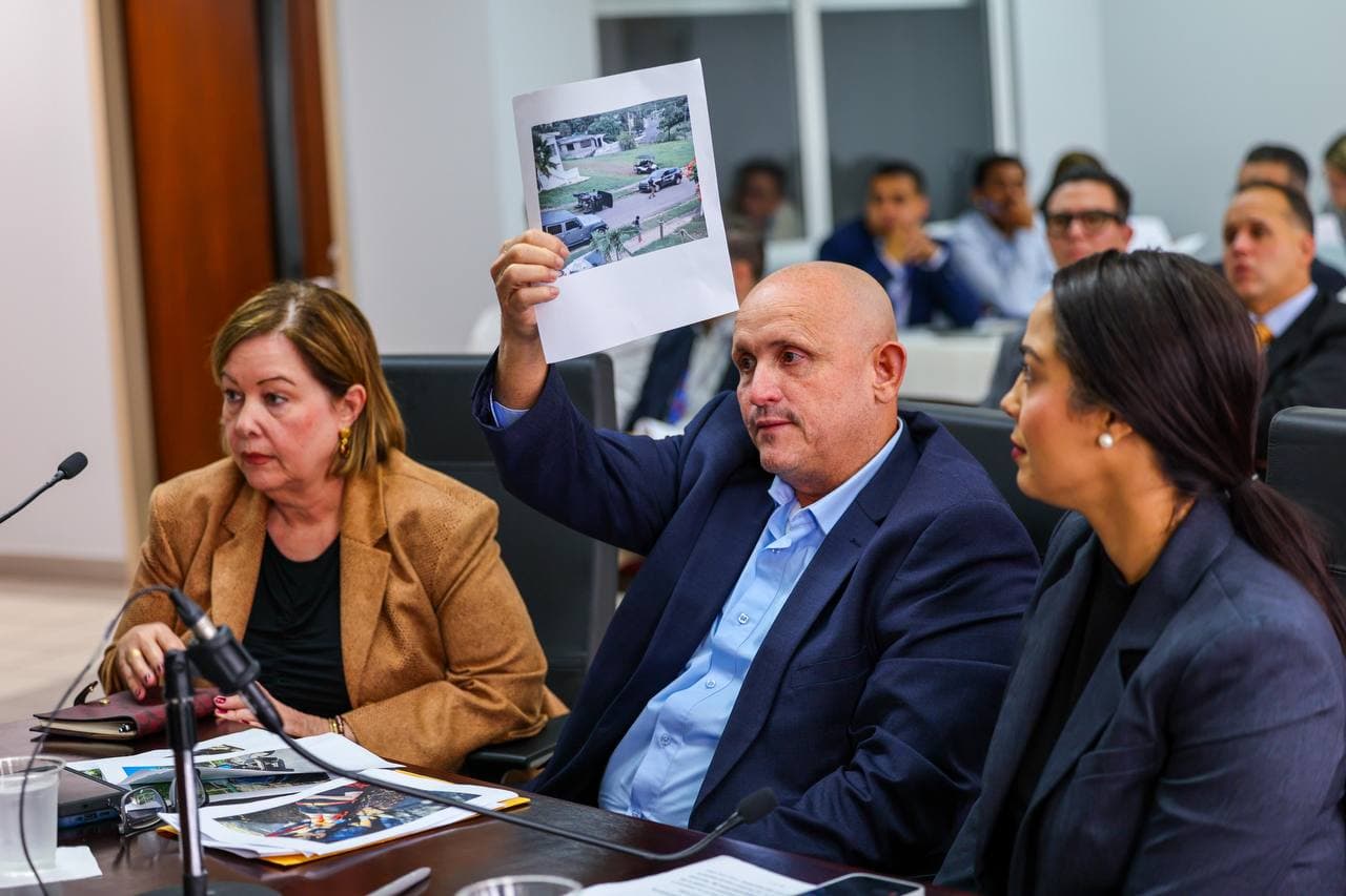 Alcaldes de Culebra y Vieques rechazan medida sobre vehículos todo terreno