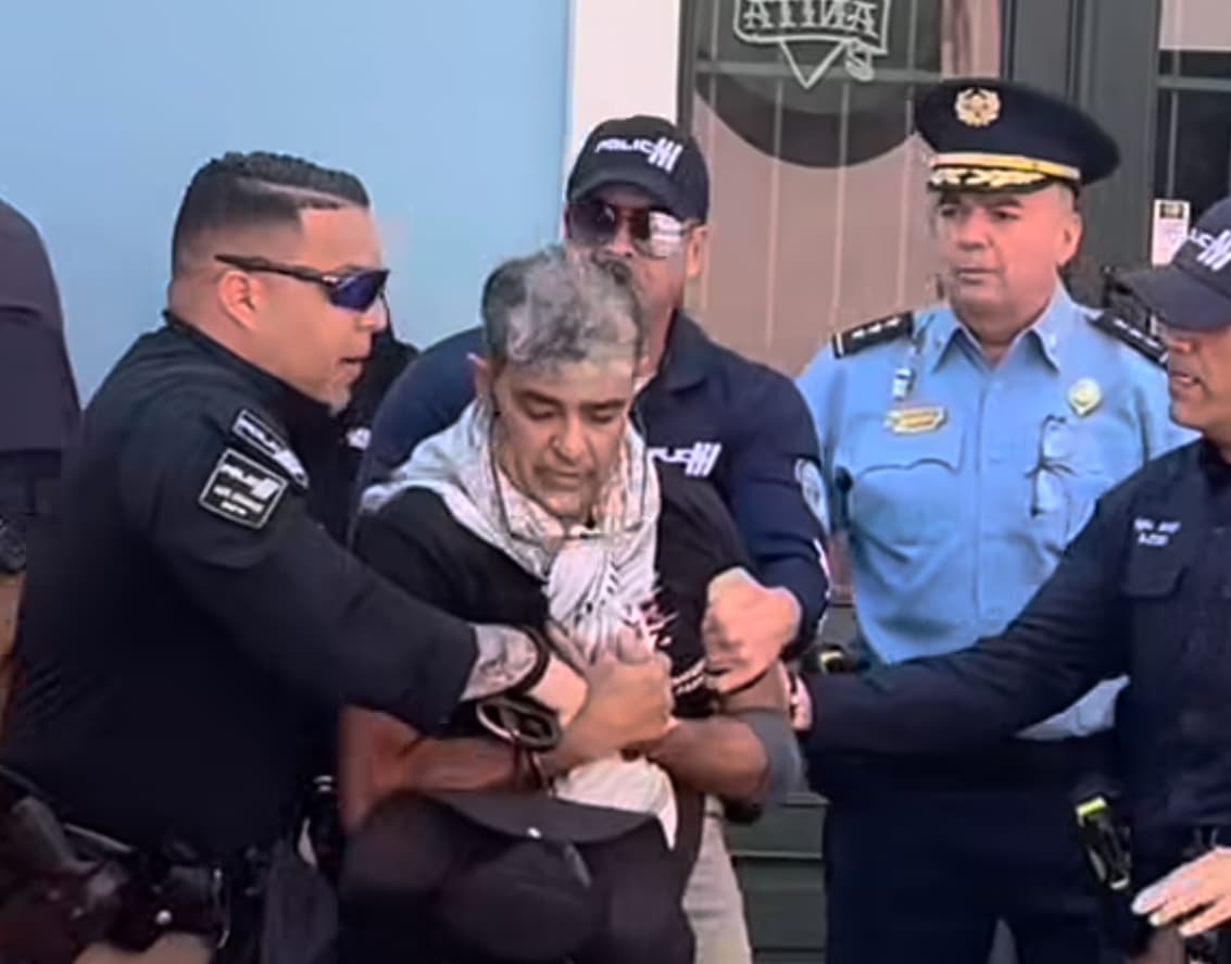 Puñado de turbas de izquierda tratan de invadir espacio frente a La Fortaleza
