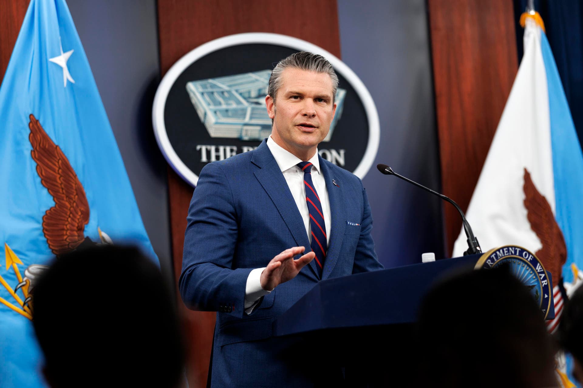 Estados Unidos ataca un petrolero iraní cerca de la isla de Jarg, según medios iraníes