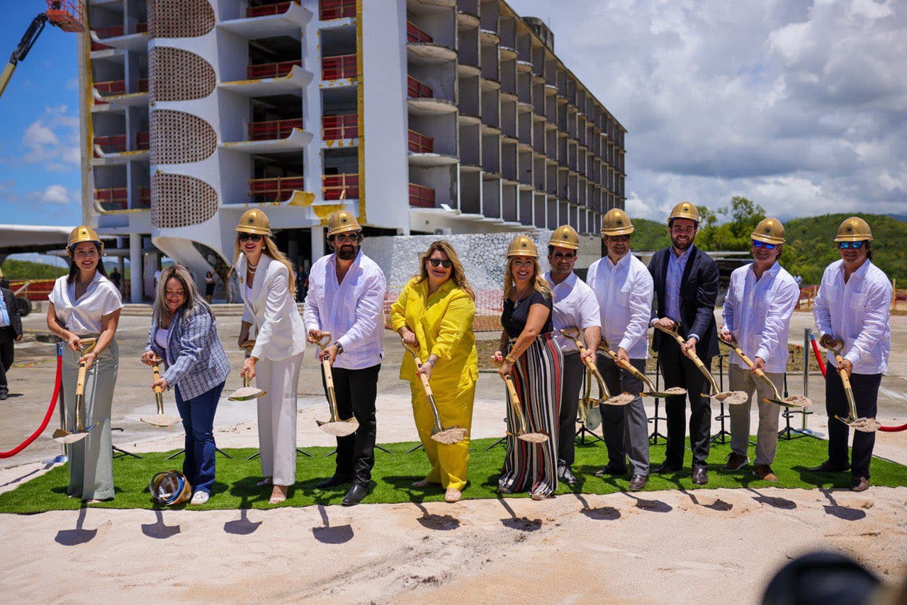 Colocan primera piedra del Hotel Continental en Ponce