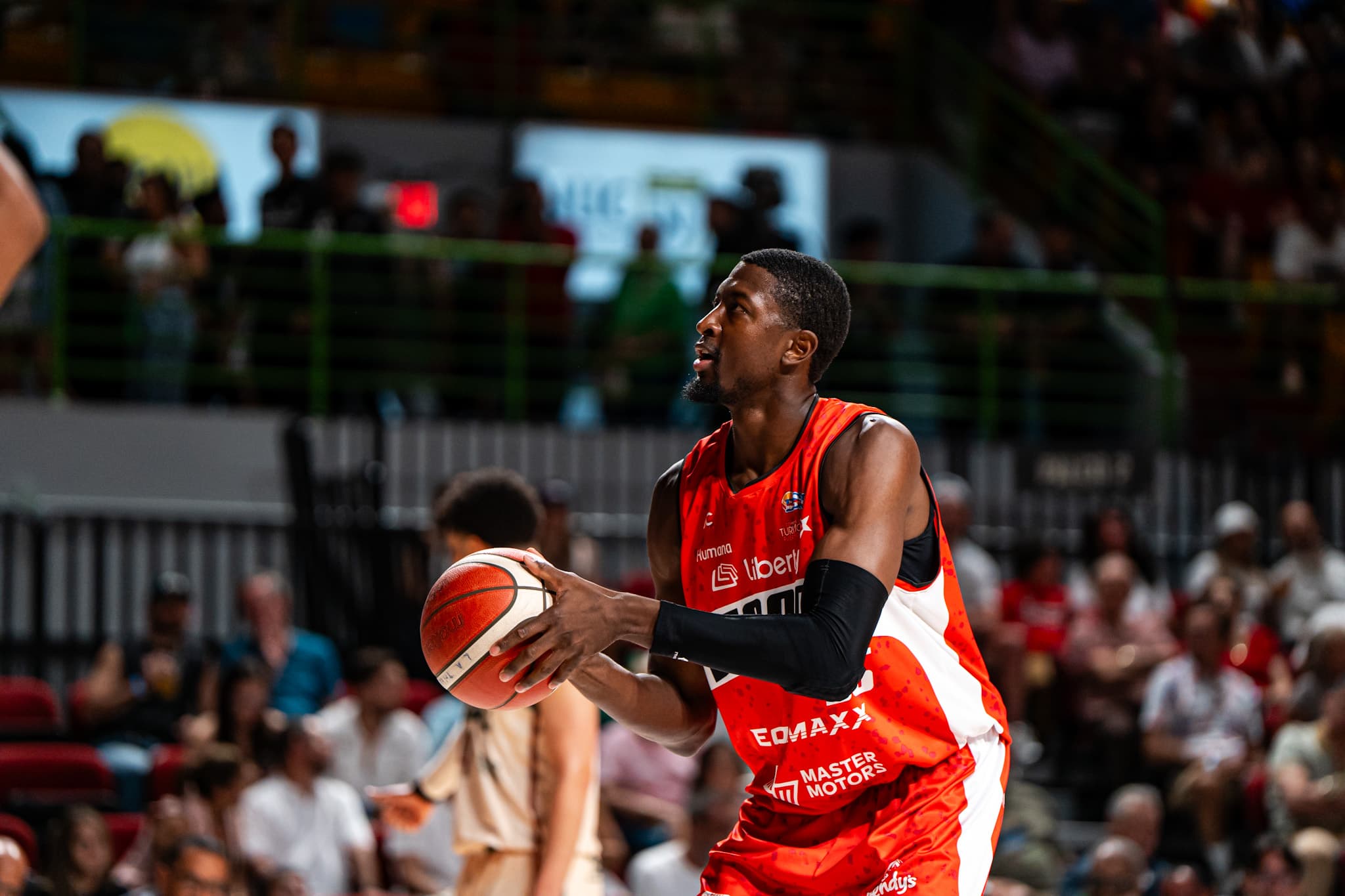 Leones se llevan el primero ante los Indios 