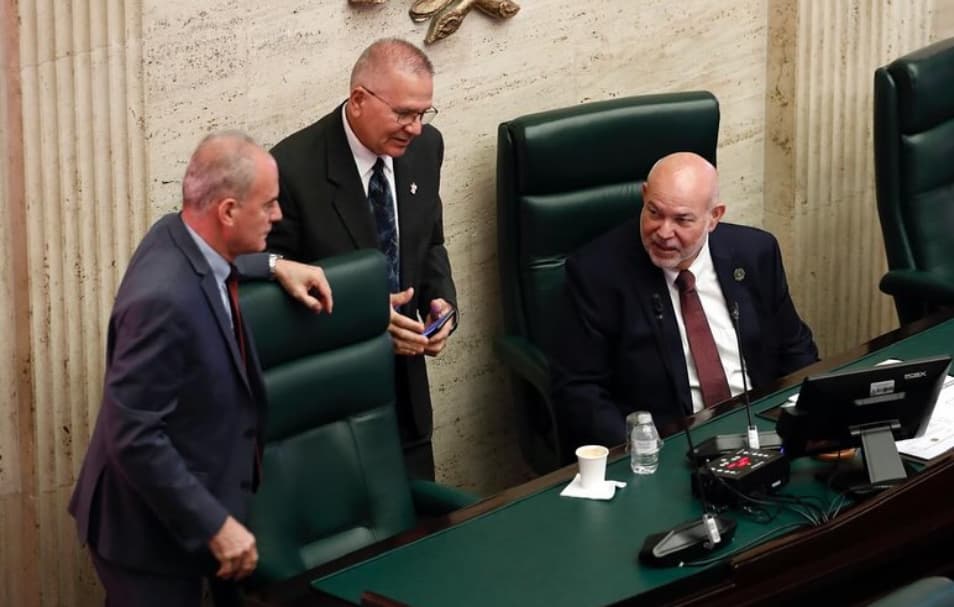 Buscan que Municipios puedan reemplazar luminarias en postes 