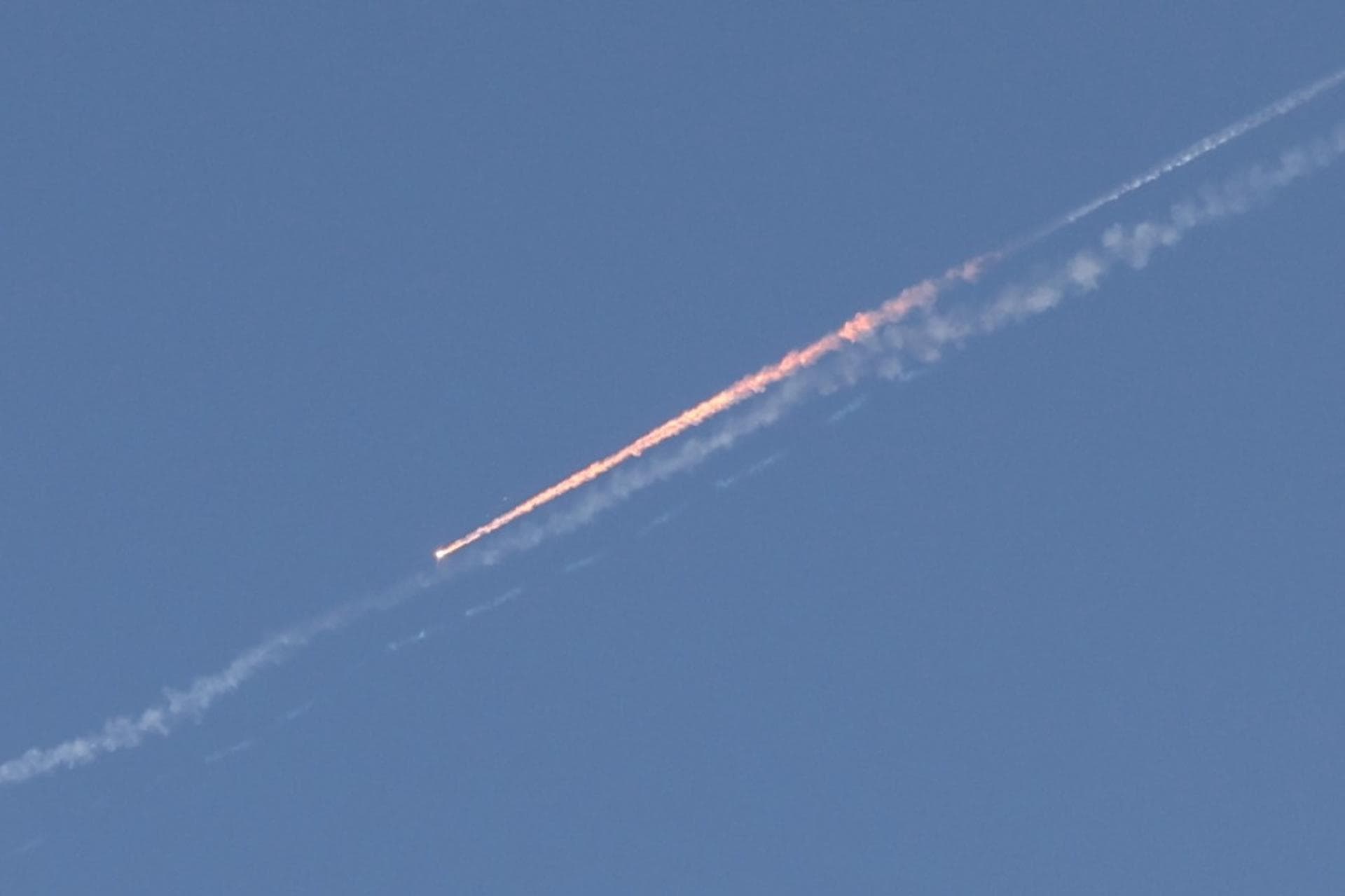 Israel intercepta decenas de misiles y 30 drones iraníes 