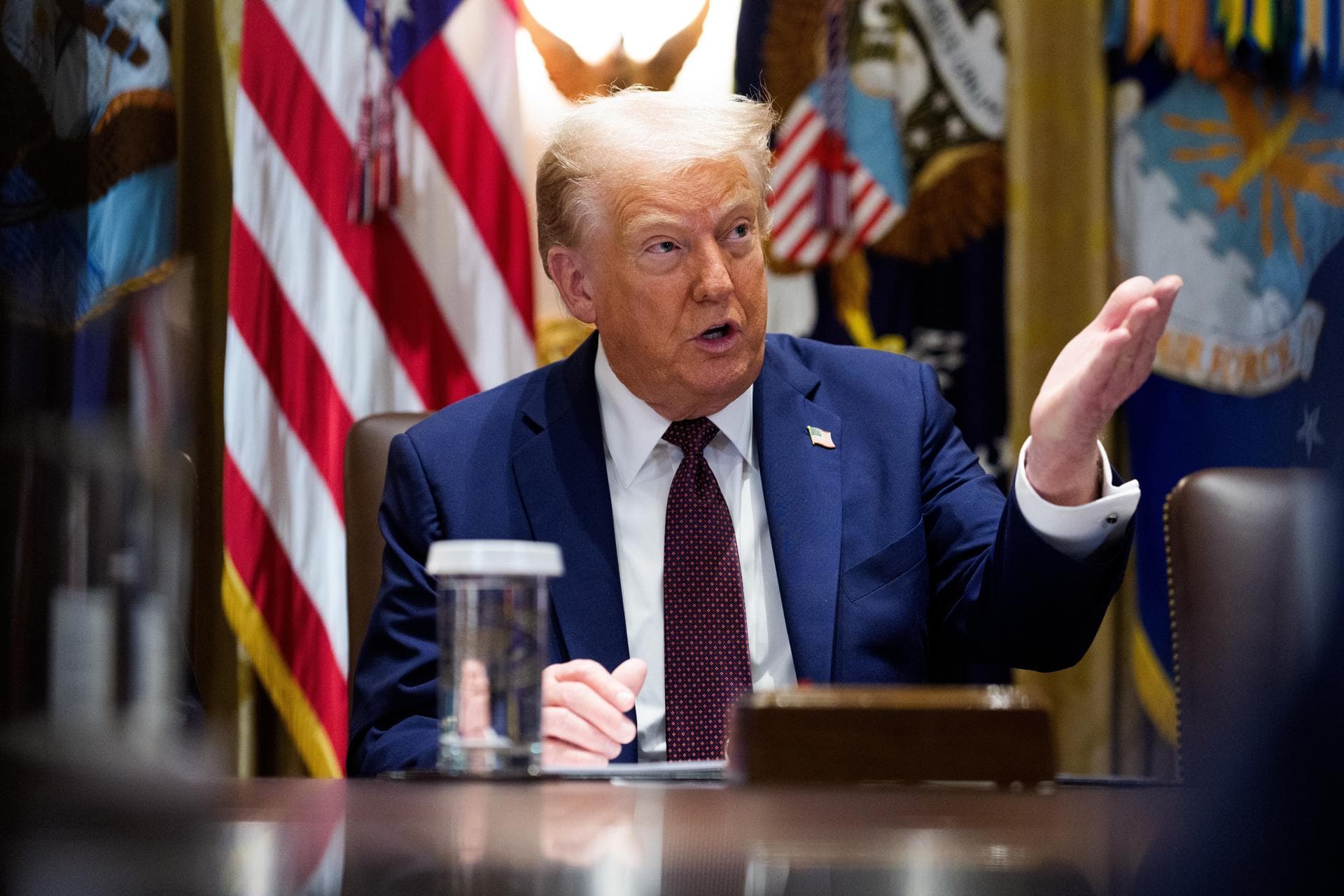 Trump plantea enviar cheques de "rembolso arancelario" a ciudadanos 