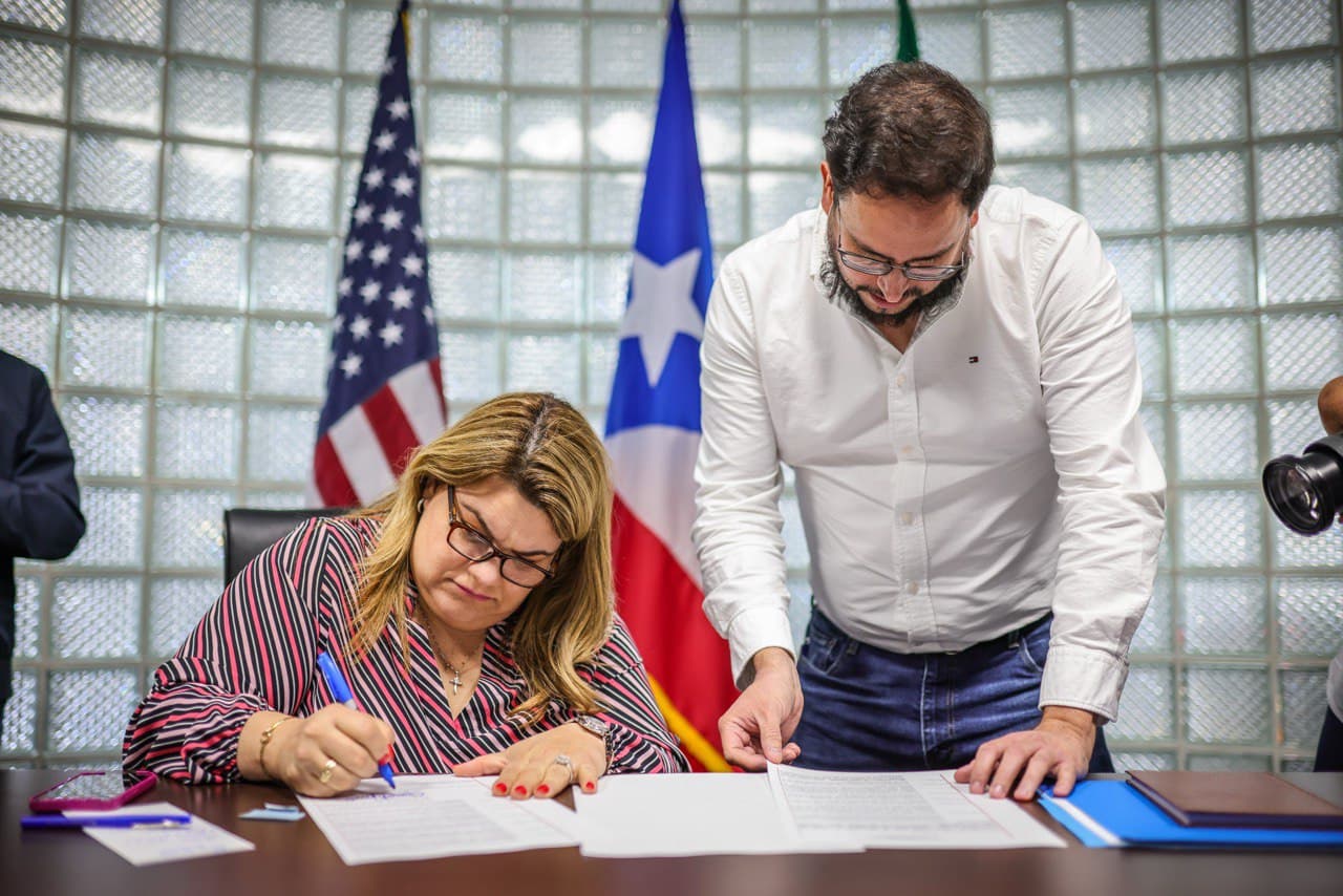 Gobernadora firma Declaración de Emergencia