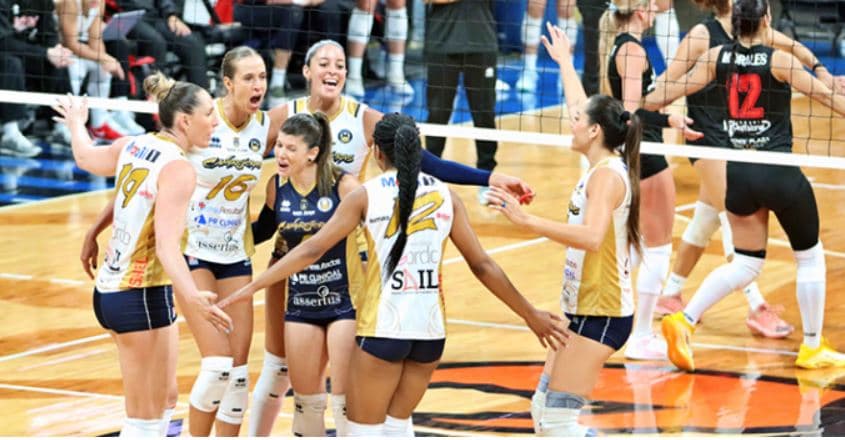 Cangrejeras ganan el primero de la serie final