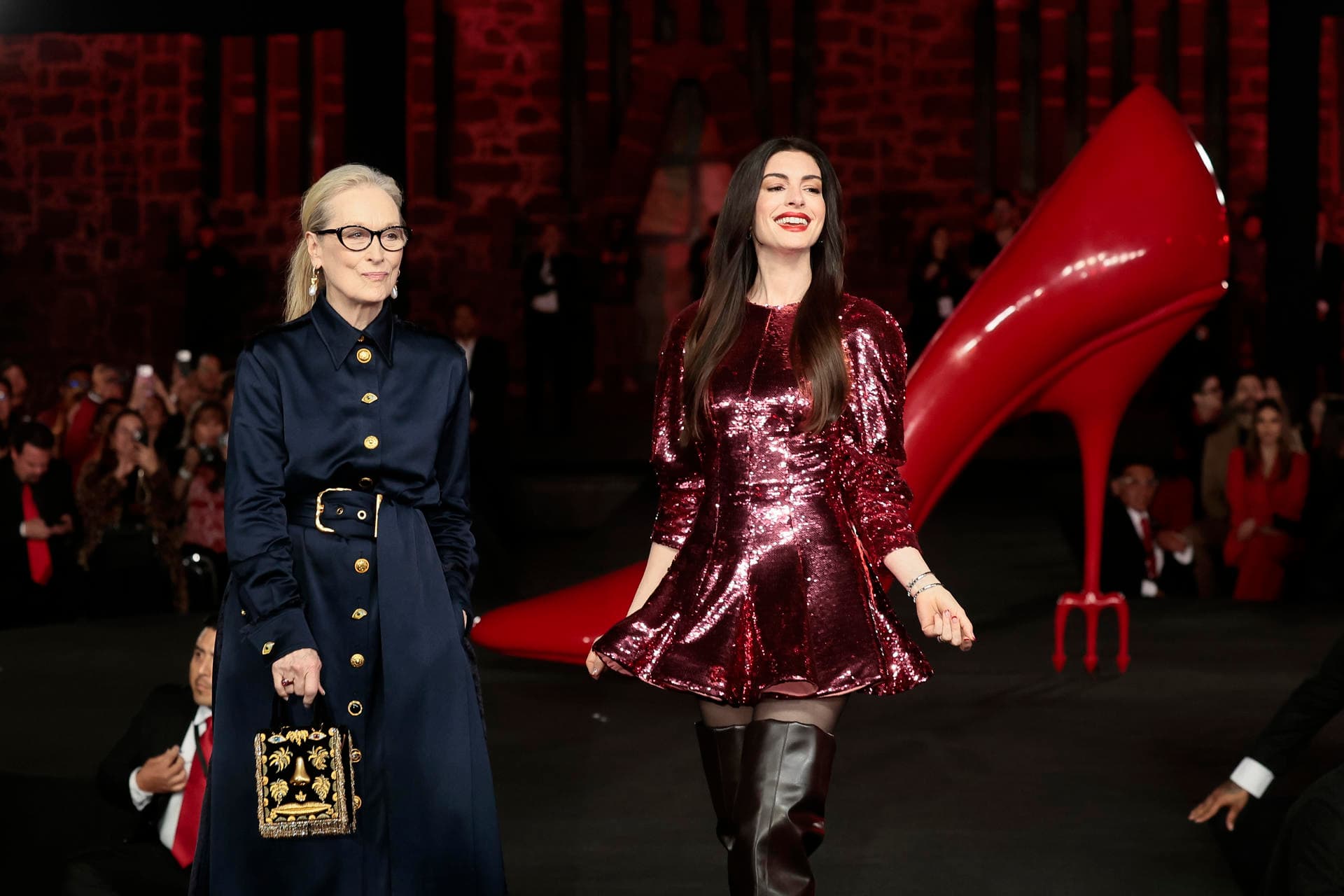Streep y Hathaway brillan en pasarela por estreno de ' The Devil Wears Prada 2 ' en México