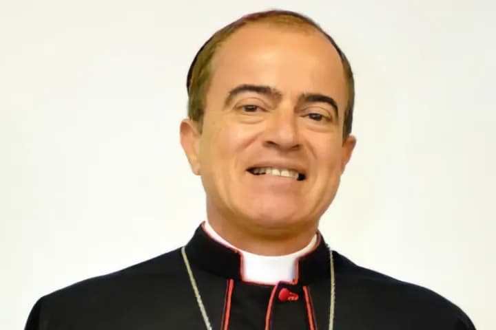 La doble vara del Arzobispo González en casos de alcoholismo