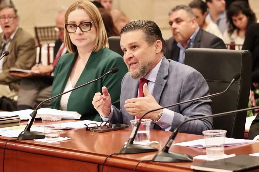 Contralora señala fallas en permisos e ingresos en Recursos Naturales