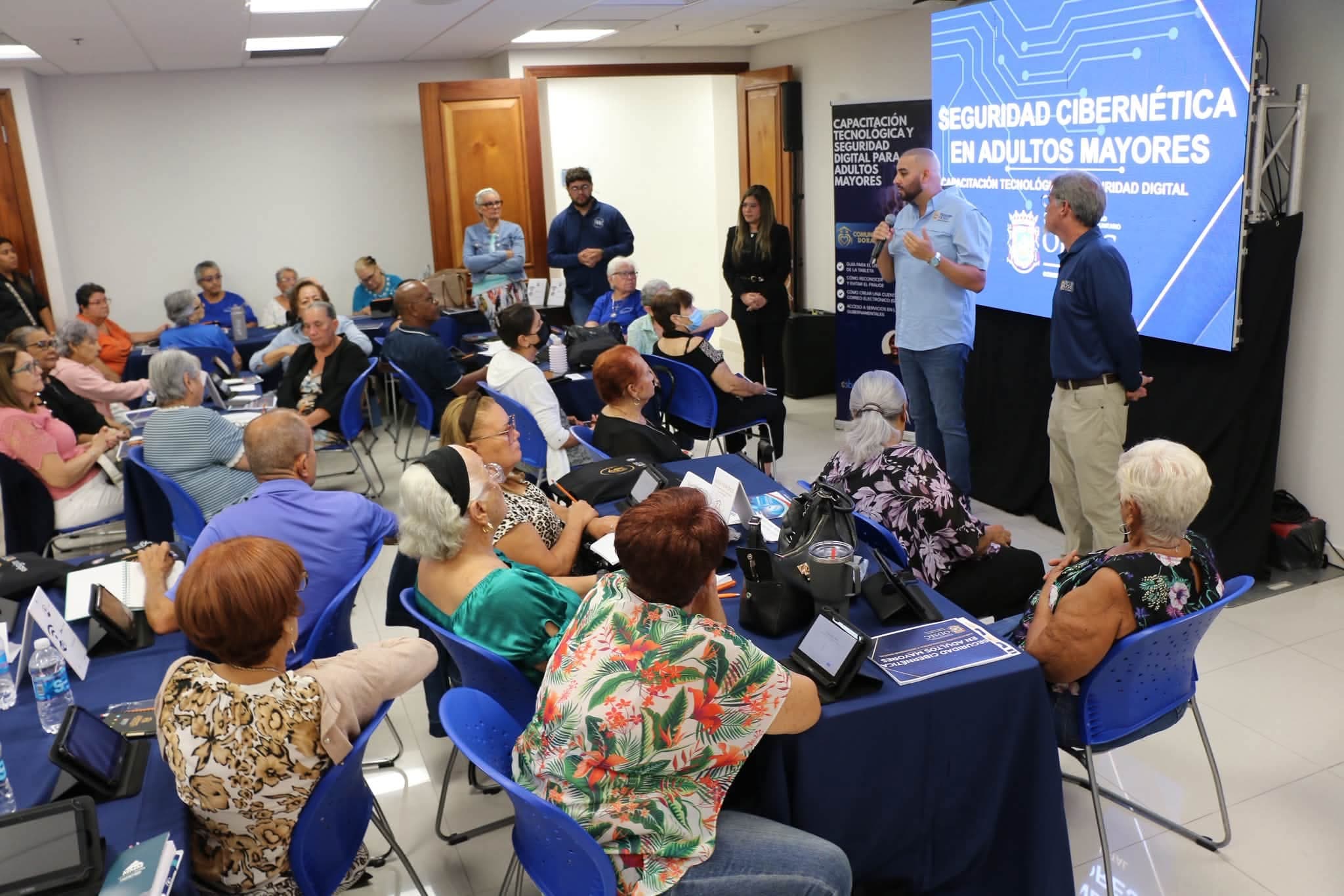 ODSEC capacita en Fajardo a cerca de 70 adultos mayores en seguridad y herramientas digitales