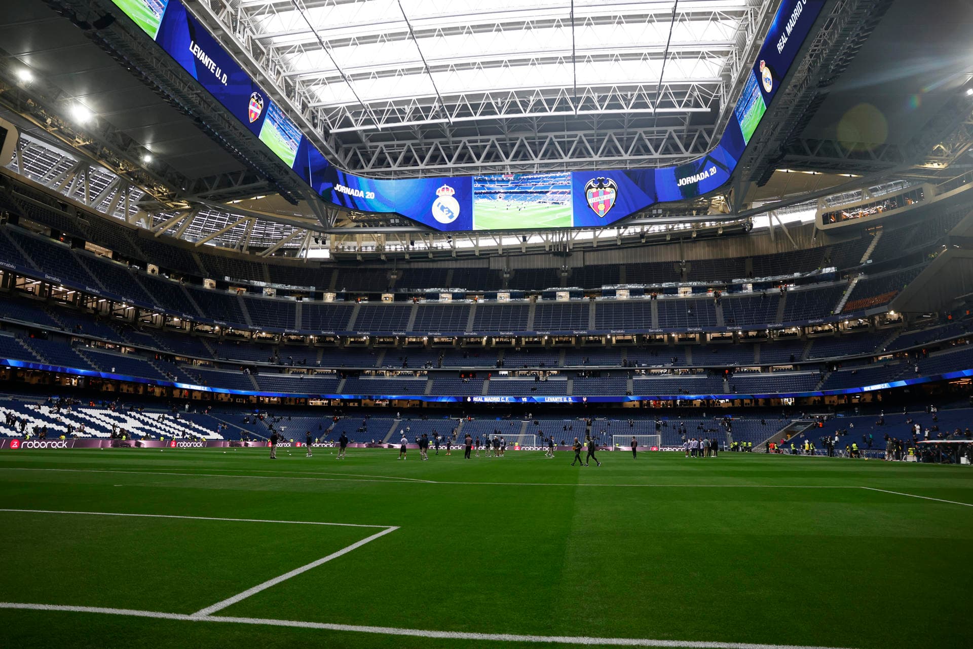 Florentino Pérez o Enrique Riquelme; continuidad frente a renovación