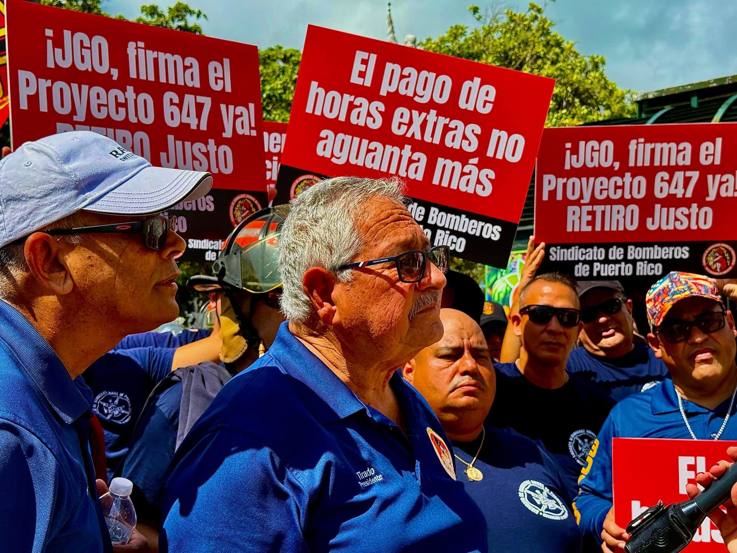Bomberos marchan por proyecto de ley sobre retiro digno