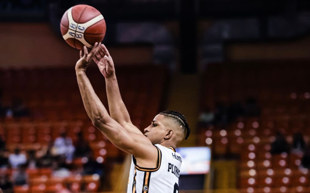 Caguas y Arecibo nivelan sus series en la postemporada
