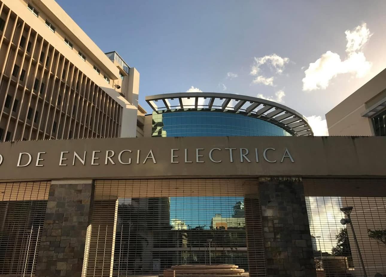 Más de 109,000 clientes permanecen sin servicio por relevos de carga y avería en San Juan 6