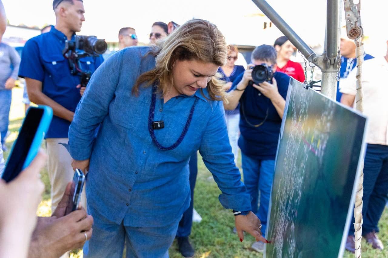 Gobernadora recibe informe sobre situación en la AAA