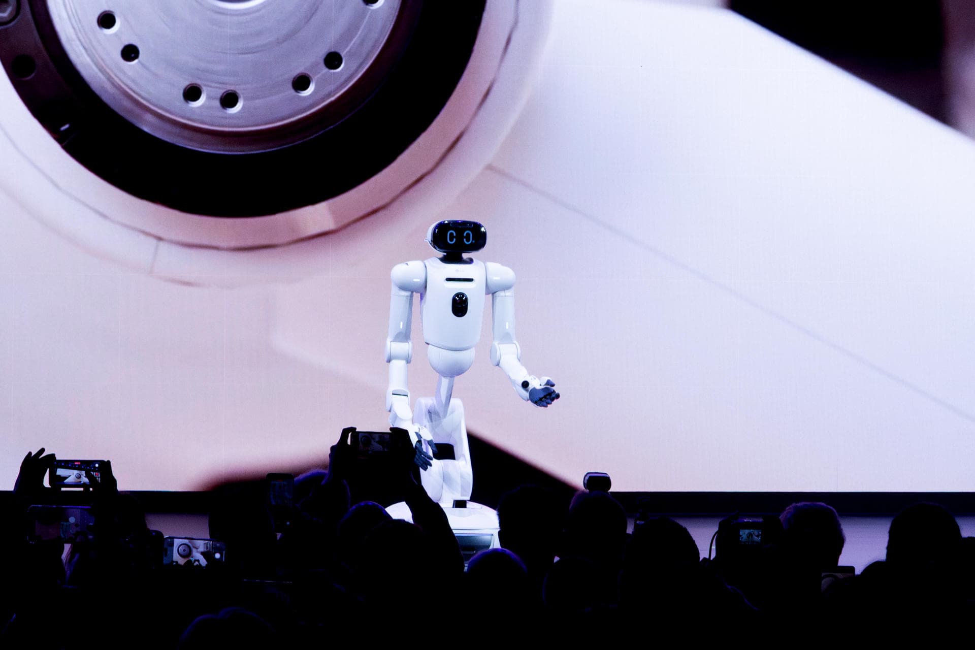 CLOiD, el robot que promete realizar tareas domésticas hace su debut en la feria CES 2026