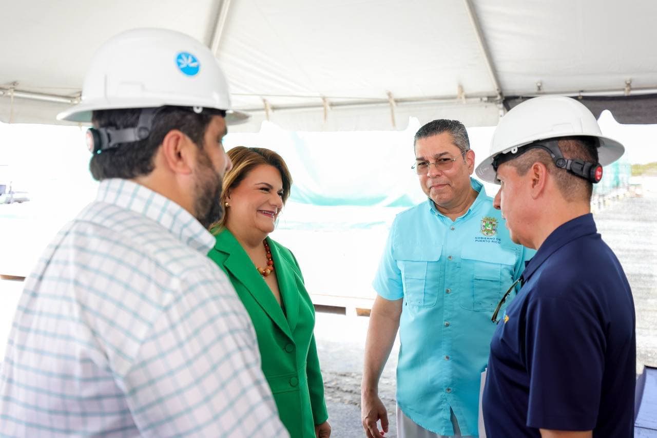 Gobernadora visita proyectos de mejoras energéticas en Salinas