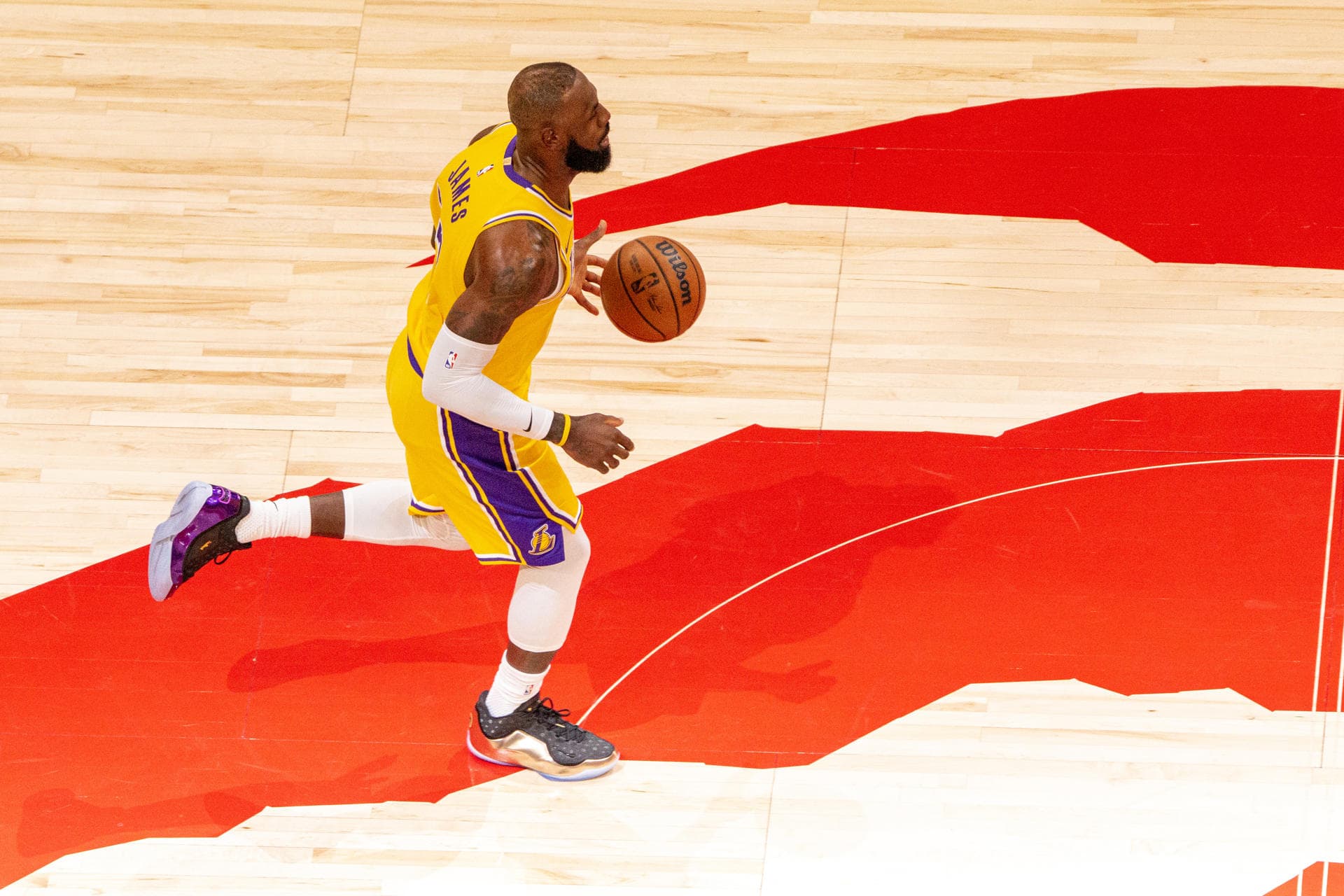 Los Lakers respiran en Toronto