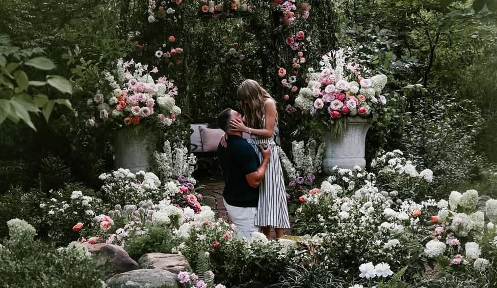 Taylor Swift y Travis Kelce anuncian su compromiso