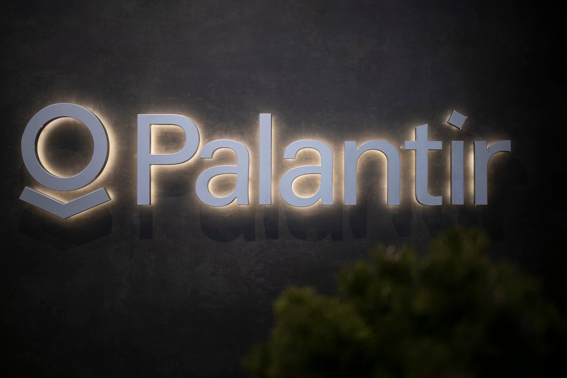 Musk contra OpenAI de Altman, Palantir se manifiesta y otros clics tecnológicos