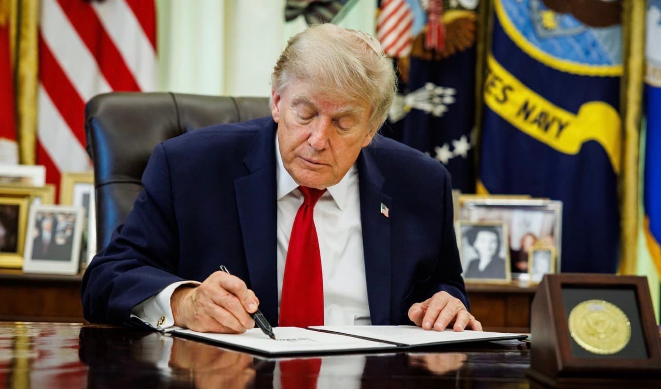 Trump declara más de mil millones de dólares en ingresos cripto, según informe financiero